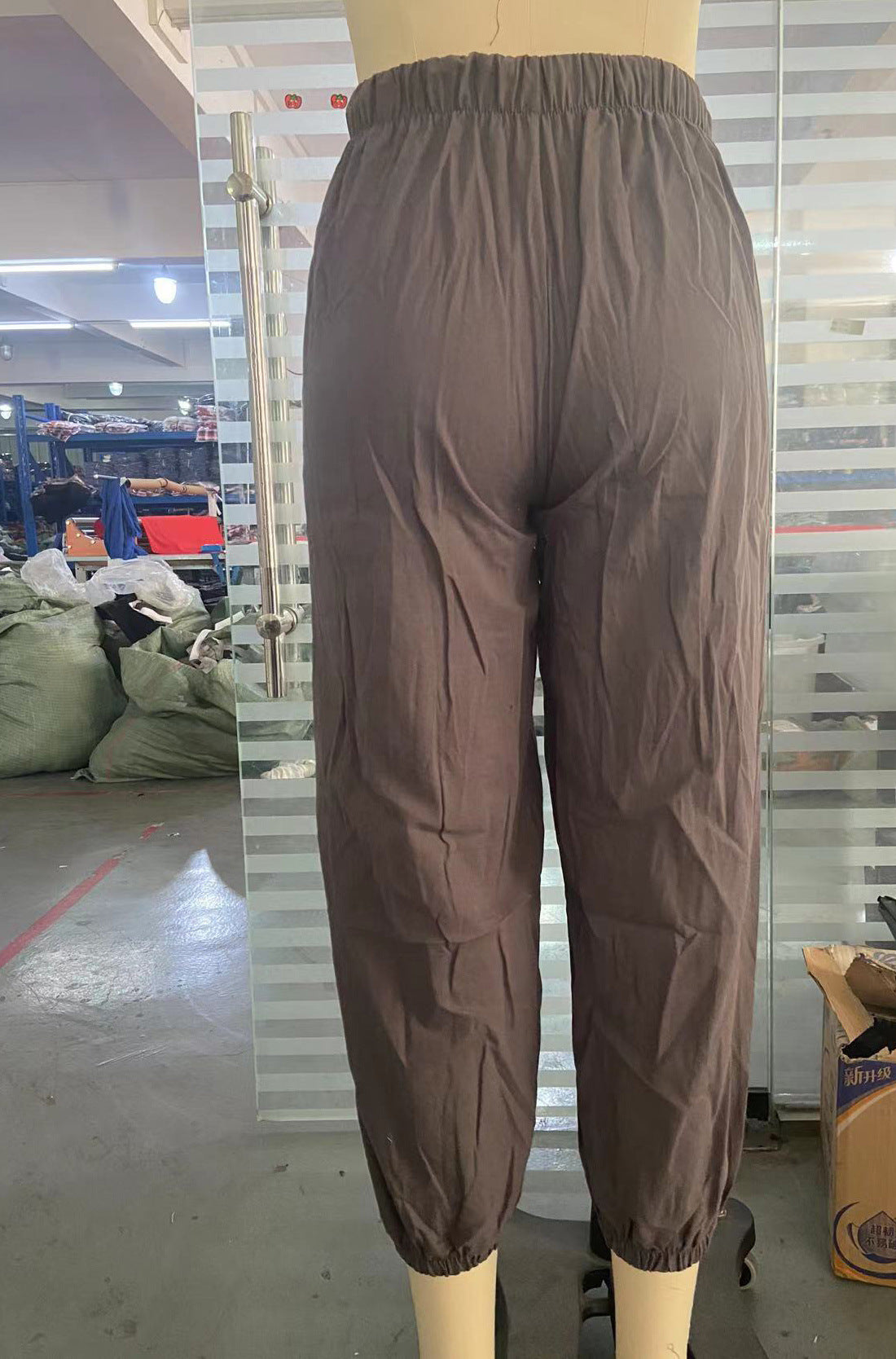 Pantalon en lin boutonné à taille haute pour femmes