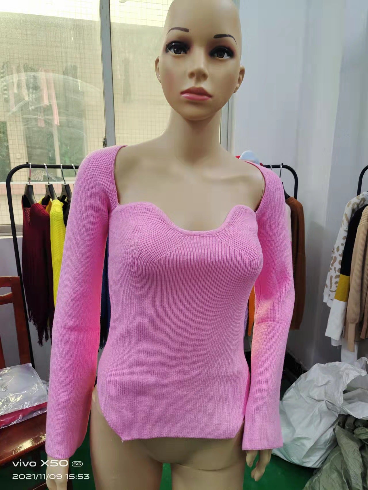 Piękny stylowy sweter damski